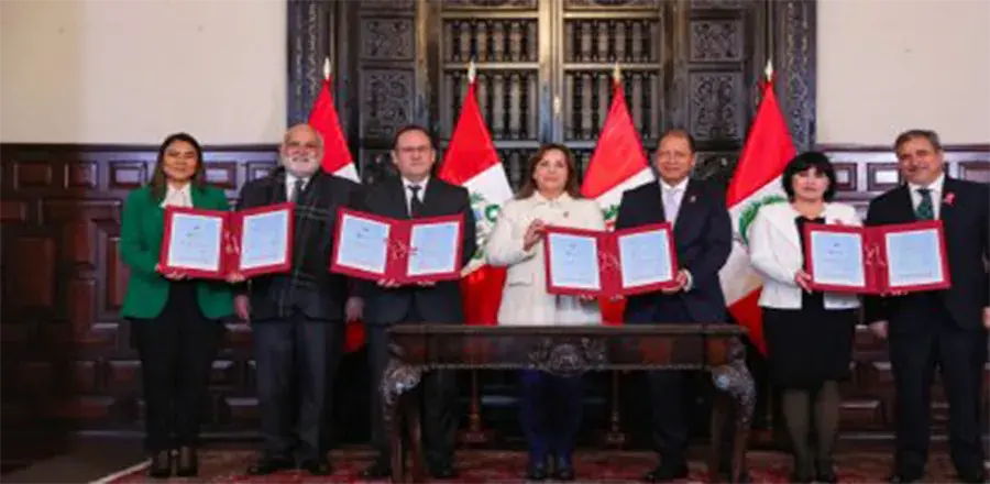 firma de contrato hospitales essalud min